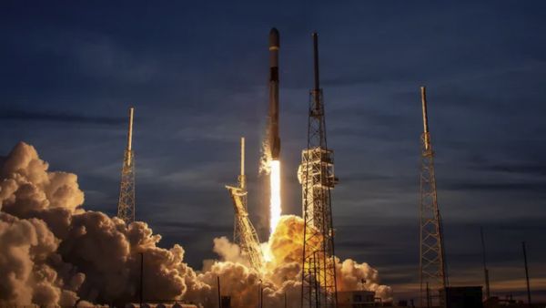 SPACEX TO LAUNCH 22 STARLINK SATELLITES FROM CALIFORNIA EARLY JAN. 11 AFTER DELAYS