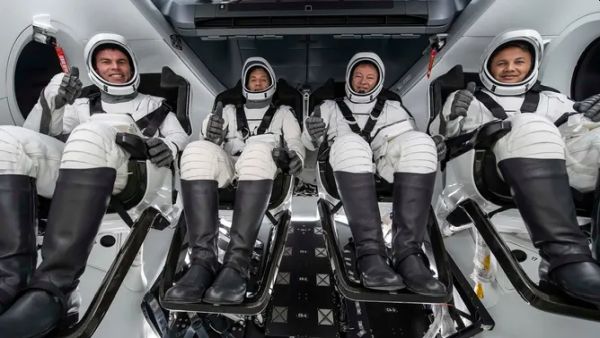 AXIOM 3 CREW SPLASHDOWN OFF FLORIDA DELAYED BY IMPENDING STORM SYSTEM