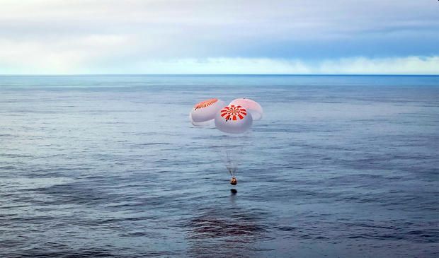 PRIVATE-SECTOR ASTRONAUTS RETURN TO EARTH AFTER EXTENDED SPACE STATION VISIT