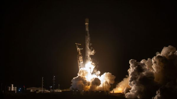 SPACEX FALCON 9 LAUNCHES 22 STARLINK SATELLITES FROM CALIFORNIA