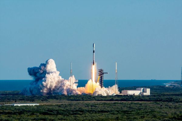SPACEX LAUNCHES 24 STARLINK SATELLITES FROM FLORIDA
