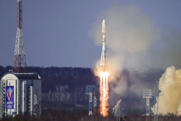 RUSSIAN ROCKET SUCCESSFULLY PUTS IRANIAN SATELLITE INTO ORBIT