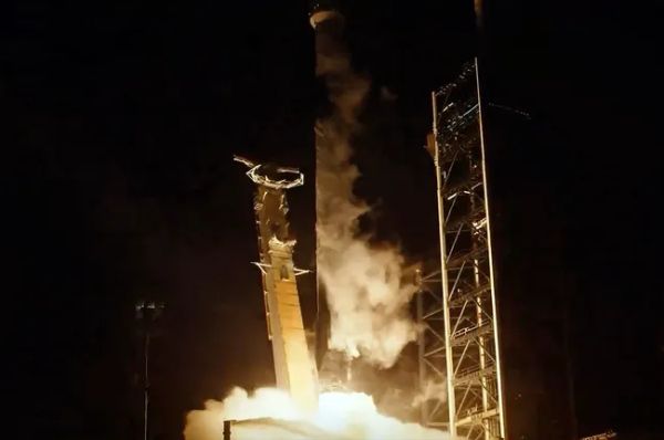 SPACEX LAUNCHES 6,000TH STARLINK SATELLITE ON FRIDAY NIGHT FLIGHT