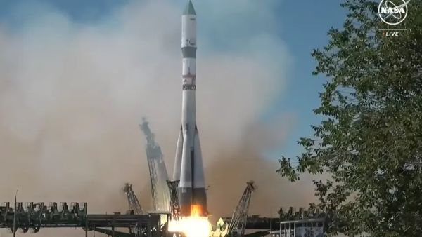 RUSSIAN SOYUZ ROCKET LAUNCHES TONS OF SUPPLIES TO ISS ON PROGRESS 88 CARGO SHIP